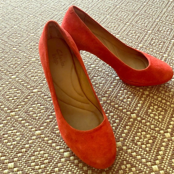 clarks pumps orange